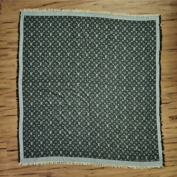 Authentic Cashmere/Wool XL Louis Vuitton Monogram Shawl 56" x 52" - Picture 5 of 5